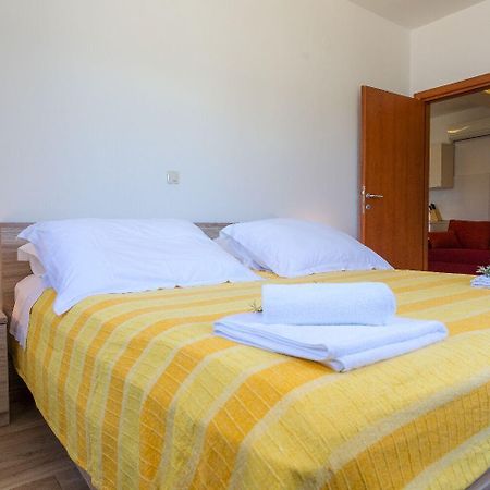 Apartments Zvone1 Veli Rat Εξωτερικό φωτογραφία